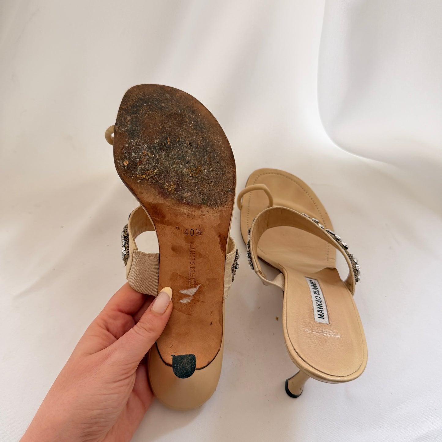 Manolo Blahnik Embelished Mules - Nude