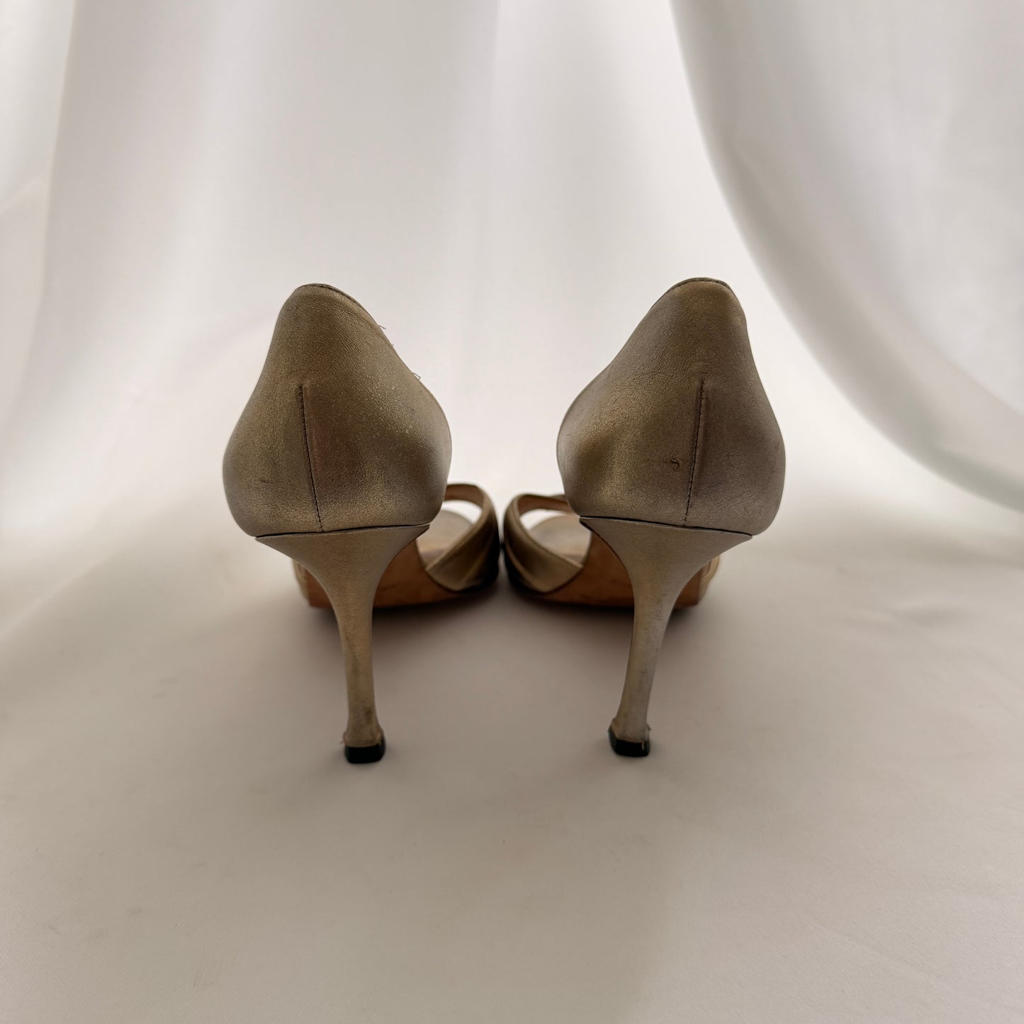 Manolo Blahnik Sedaraby Crystal d'Orsay Heels - Gold