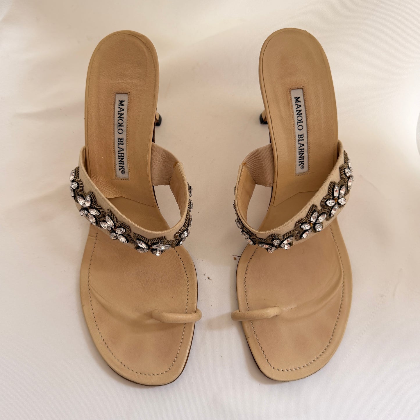 Manolo Blahnik Embelished Mules - Nude