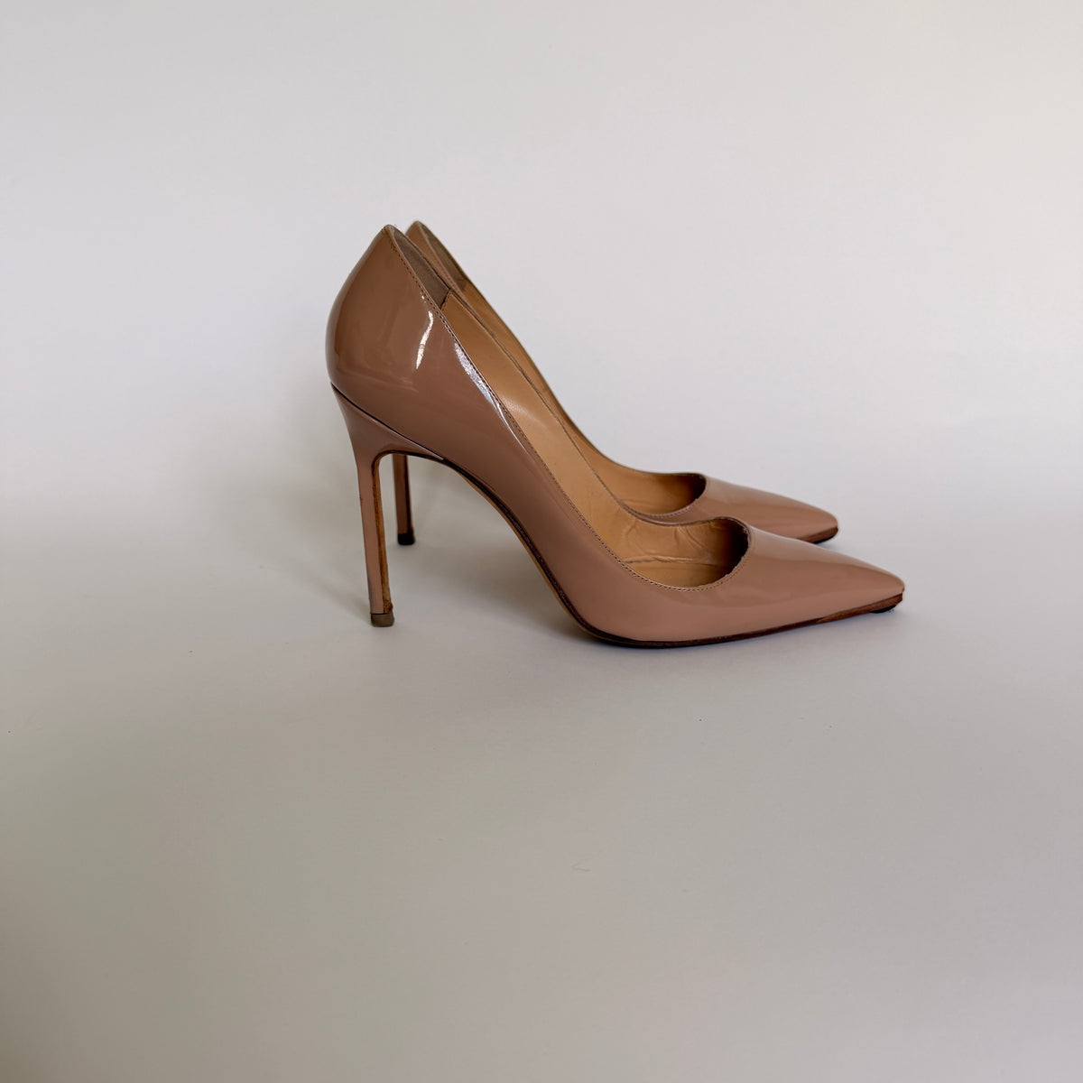 Manolo Blahnik BB Pump in Nude Patent (38)