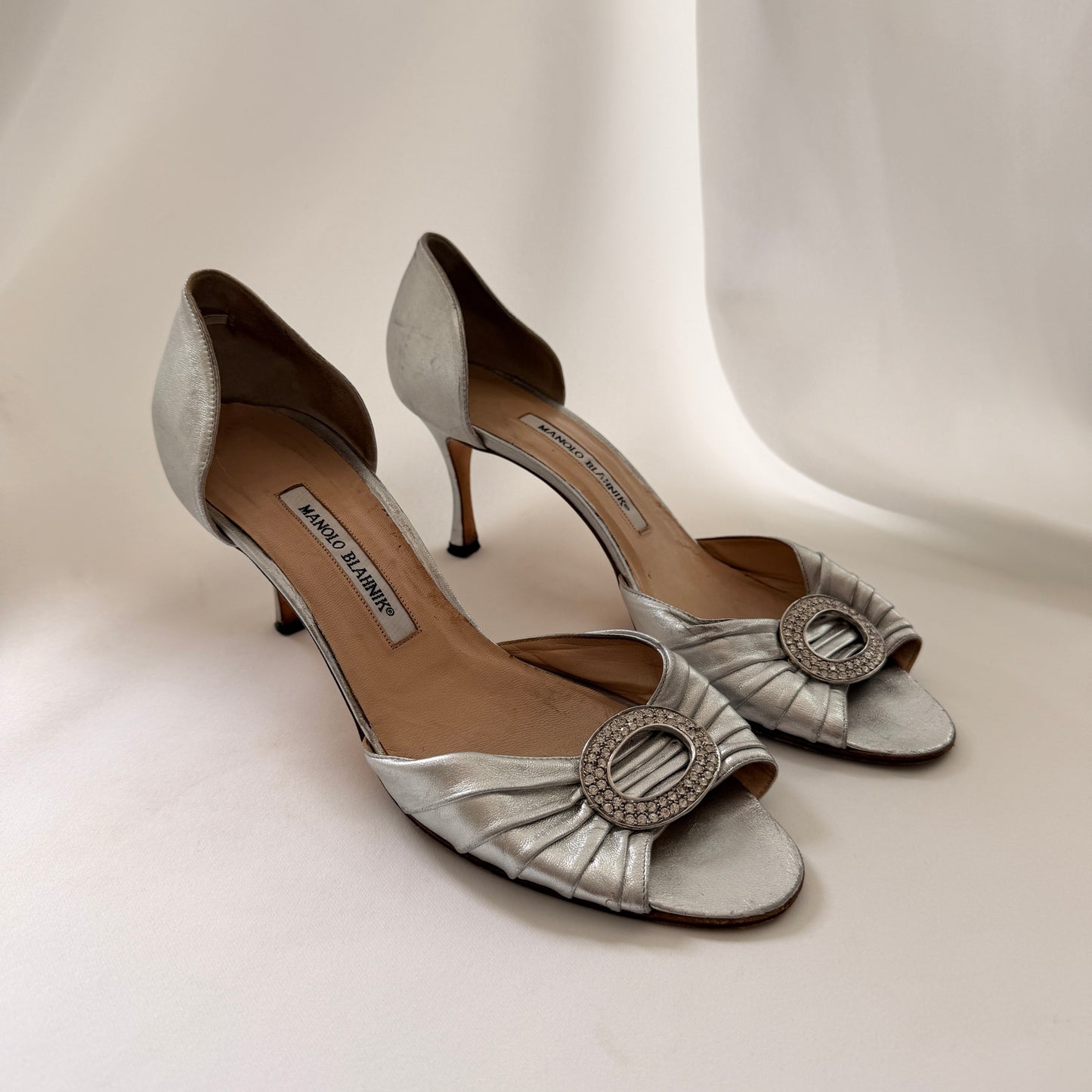 Manolo Blahnik Sedaraby Crystal d'Orsay Heels - Silver 42