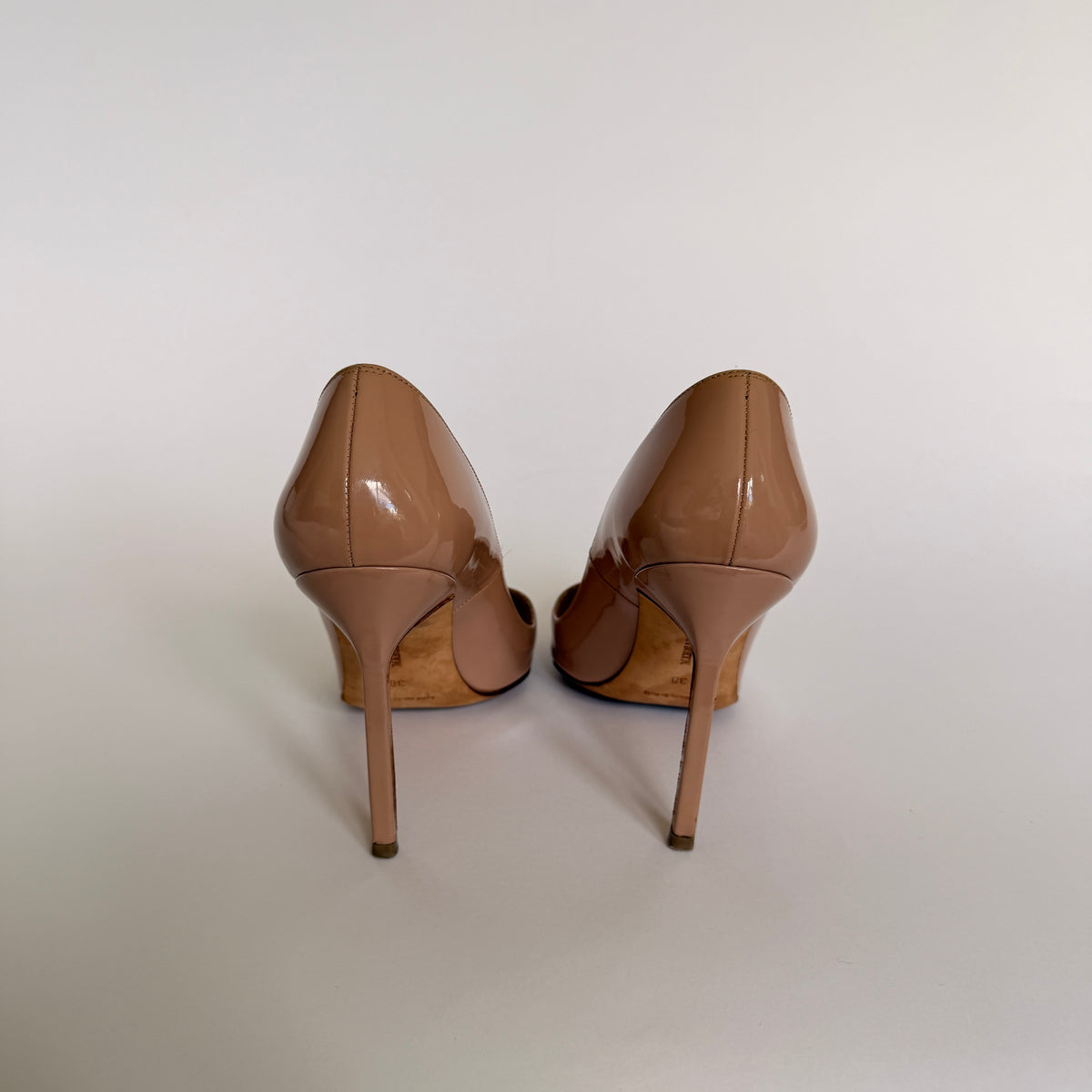 Manolo Blahnik BB Pump in Nude Patent (38)