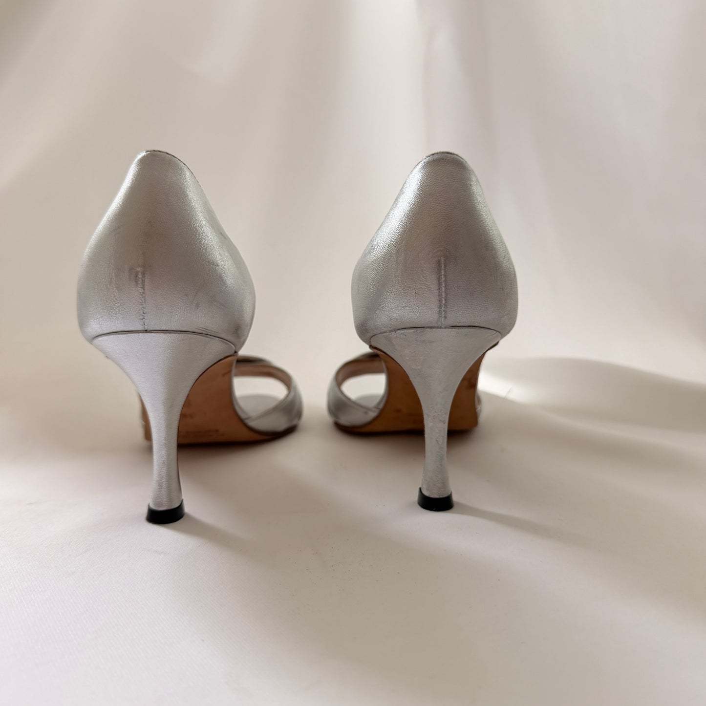 Manolo Blahnik Sedaraby Crystal d'Orsay Heels - Silver 36