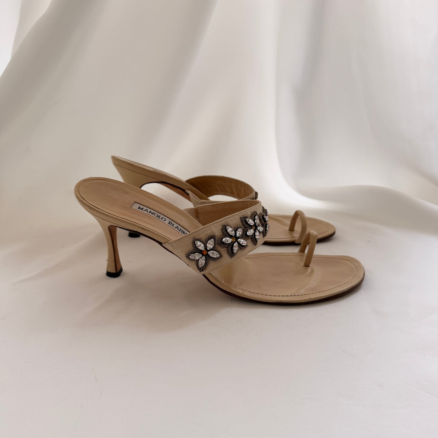Manolo Blahnik Embelished Mules - Nude