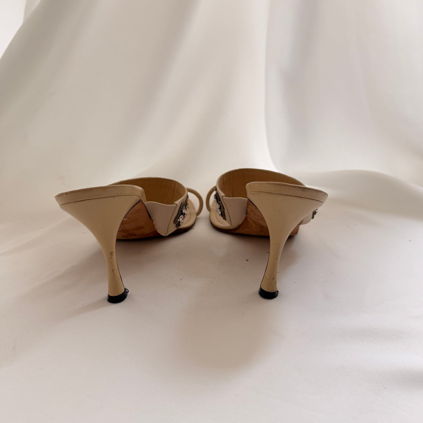 Manolo Blahnik Embelished Mules - Nude