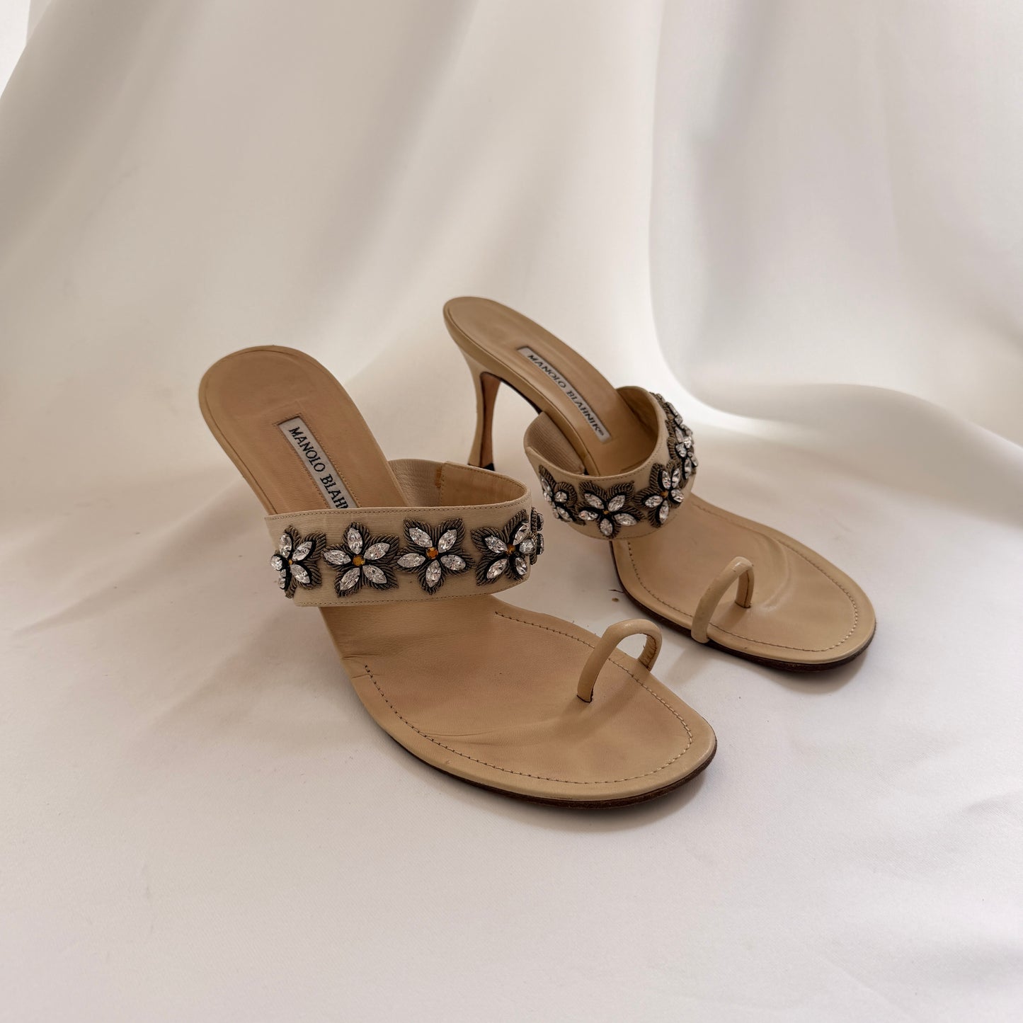 Manolo Blahnik Embelished Mules - Nude